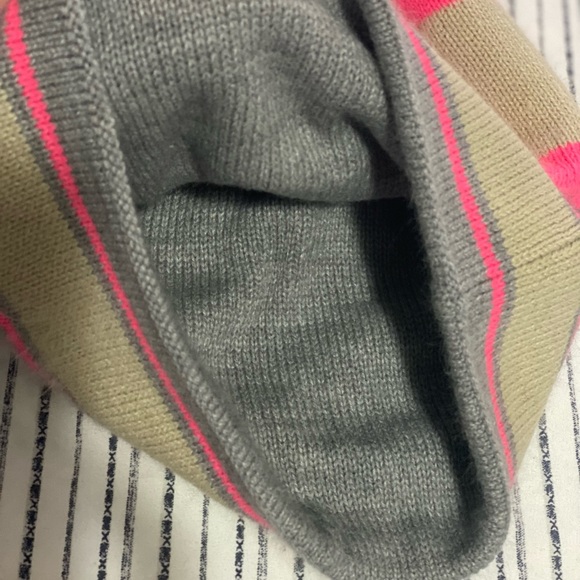 TNA beanie - Picture 3 of 4